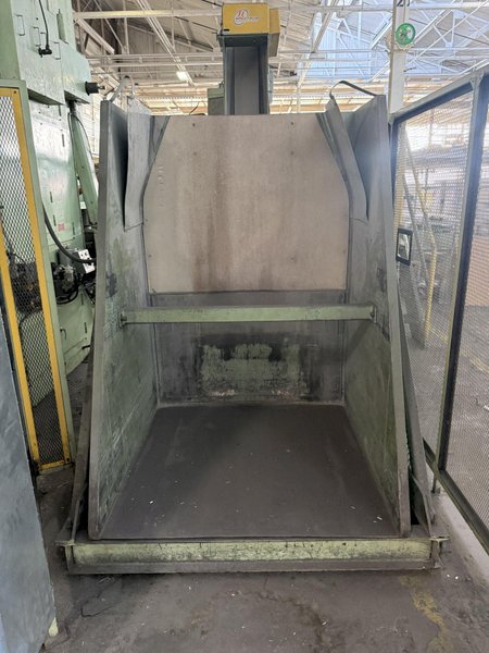 4000 LBS x 48" x 48" HERCULES IND MODEL HI-635 POWERED TILT DUMP HOPPER: YOBRO #26368