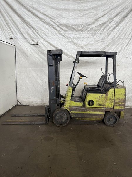 4,200 LB. CLARK GCS25MB FORKLIFT. STOCK # 0237925