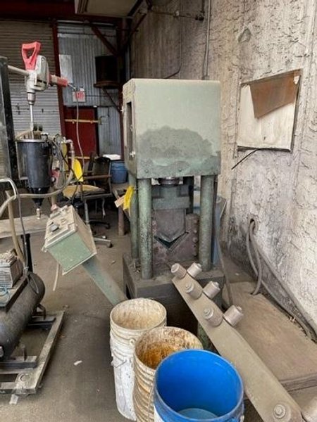 50 TON WHITNEY MODEL 664-500 HYDRAULIC SHEAR
