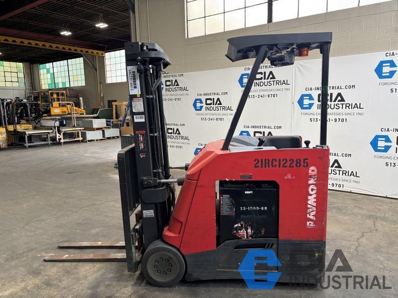 2021 - 4,000 LB. RAYMOND MODEL 425-C40TT STAND-UP ELECTRIC FORKLIFT