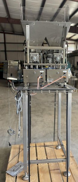 (B) WEIGHPACK Complete Set: Zippy Bagger R-L, Primolinear Scale V-5 2L/3P, Infeed Conveyor, Floor Hopper