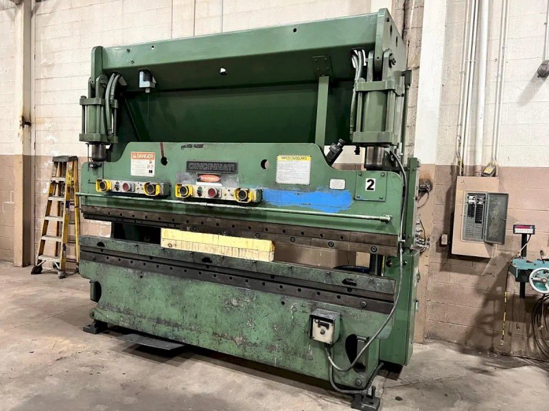 USED CINCINNATI 90 TON X 10' HYDRAULIC PRESS BRAKE MODEL 90CB X 8, Year: 1983