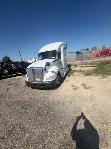 Kenworth T680 Sleeper Semi Truck, 2020 – 758,000 Miles,