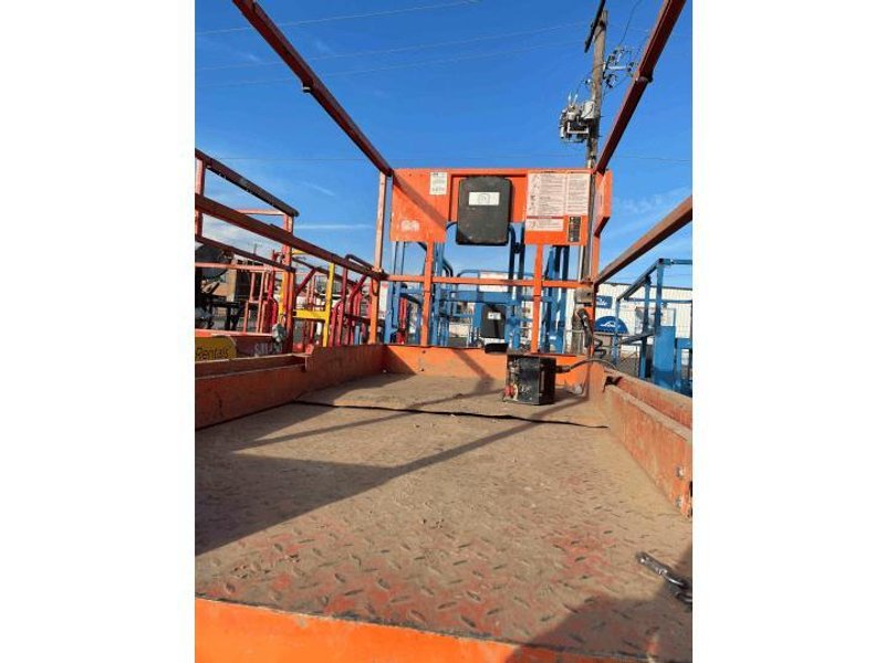 JLG 32′ Platform Height 3248RS Electric Scissor Lift, 2015 – 38′ Max Work Height