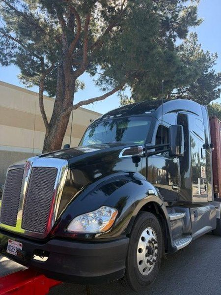 Kenworth T680 Sleeper Semi Truck, 2018
