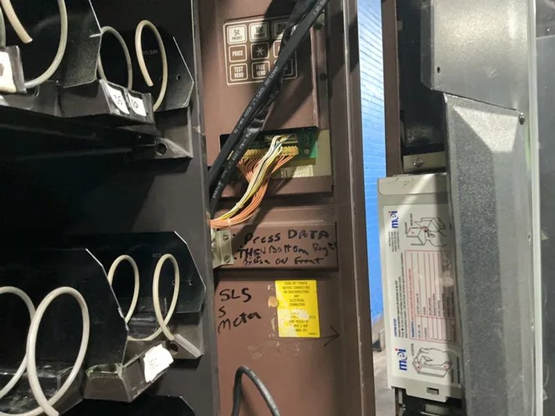 National Vendors Vending Machine  - Snacktron I