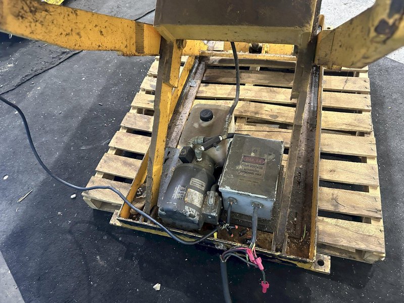 2000 LB  ECONO-LIFT HYDRAULIC SCISSOR  LIFT TABLES: STOCK #77594