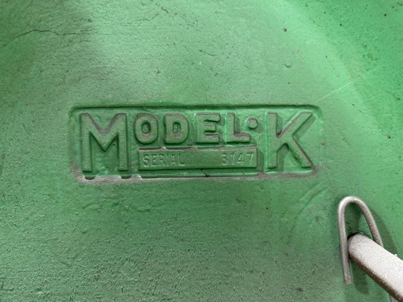 MILWAUKEE MODEL K NO. 3 VERTICAL MILLING MACHINE. STOCK # 1113824.