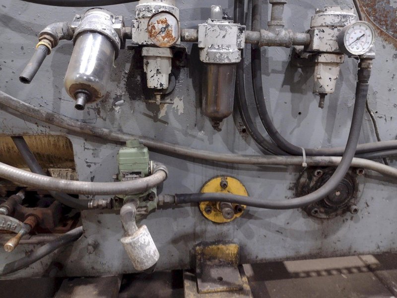 10,000 LB X 24" WIDE X .187" AIR FEEDS COIL CRADLE STRAIGHTENER / UNCOILER: STOCK 17042