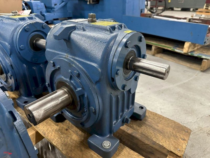 CONEDRIVE NO. H040–4 GEARBOX. STOCK # 0991825