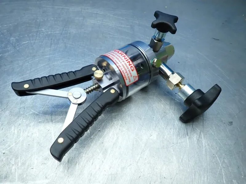 Wikia Hydraulic Hand Test Pump Kit W/case - Cpp700-h