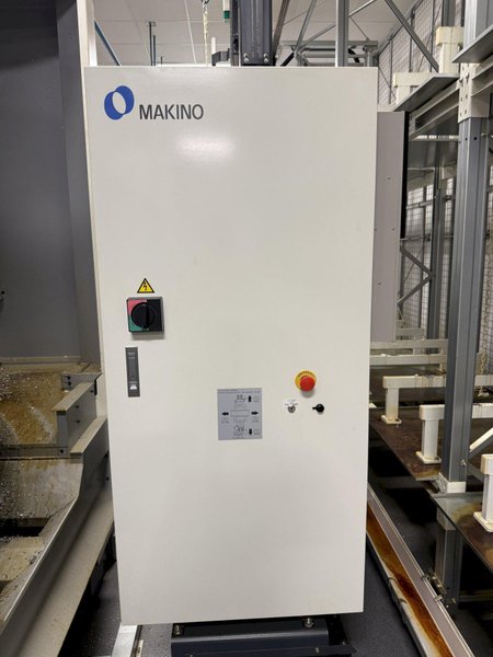 2014 Used Makino MMC2 with (3) Makino a61nx - 30 Station Pallet Pool FMS For Sale