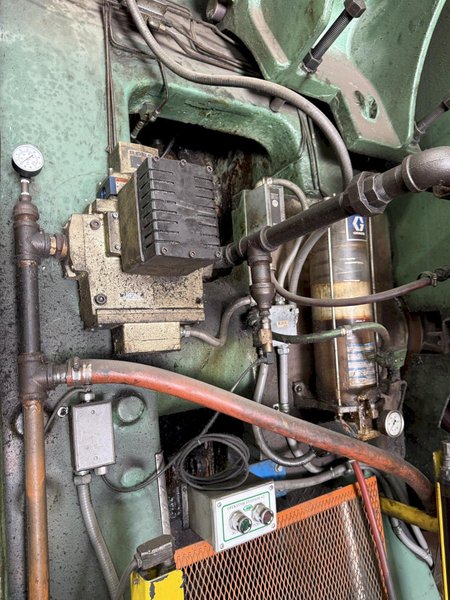 700 TON NATIONAL MAXIPRESS FORGING PRESS. STOCK #1087026