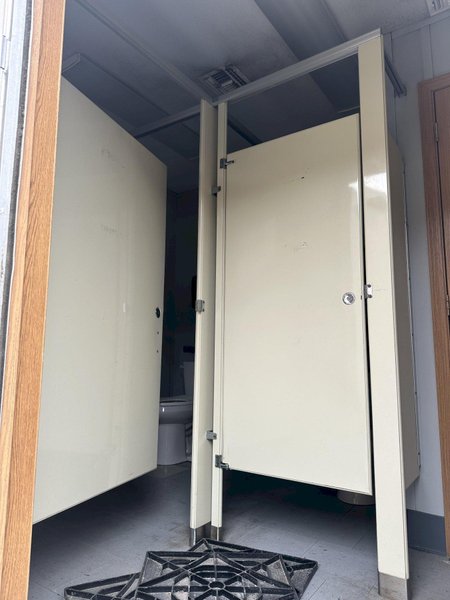 2008 MICHIANA MEN'S &amp; WOMEN'S PORTABLE BATHROOM TRAILER: STOCK #23097