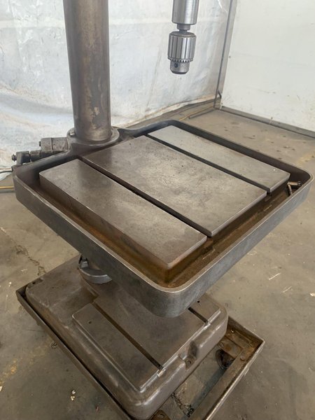 20" CLAUSING 2226 VARIABLE SPEED DRILL PRESS. STOCK # 1165723