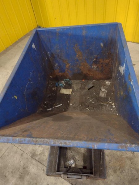 1 YARD X 6,000 LBS VESTIL MODEL #D-HOP-100-HD SELF DUMPING HOPPER: STOCK #22488