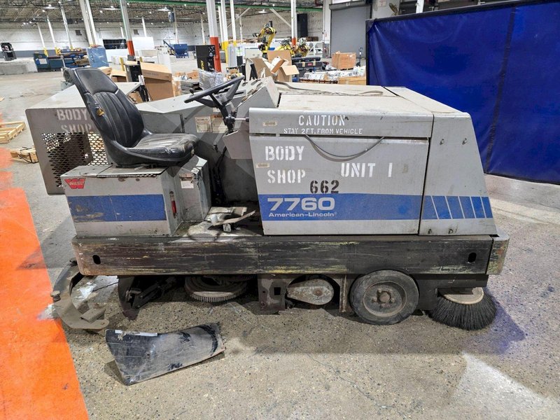 CLARKE 505-230 LP FLOOR SCRUBBER USED SLIGHT DAMAGE