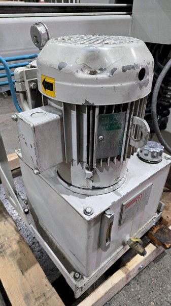 AUTOMATIC HANDLING PIRANHA-10 AUTOMATIC CORE CUTTER 3HP USED