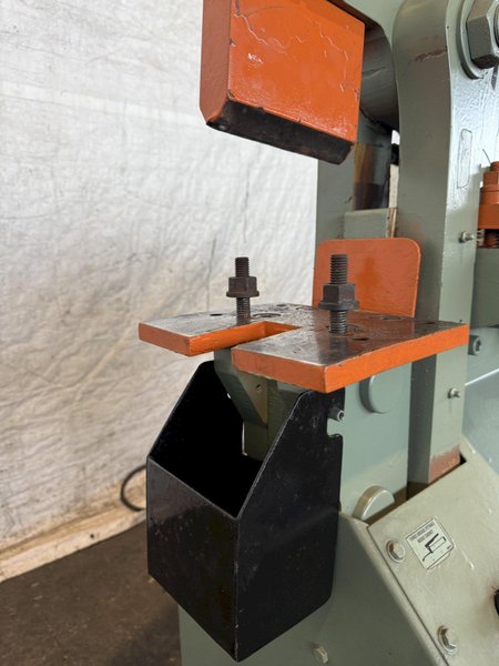 36 TON PIRANHA P-36 IRON WORKER. STOCK #0889325