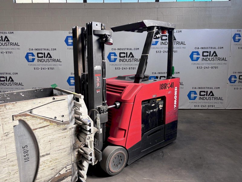 2018 - 5,000 LB. RAYMOND MODEL 425-C50TT STAND-UP ELECTRIC FORKLIFT