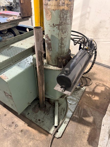 6,000 LB WORTHINGTON MODEL 60P WELDING POSITIONER. STOCK # 1113325.