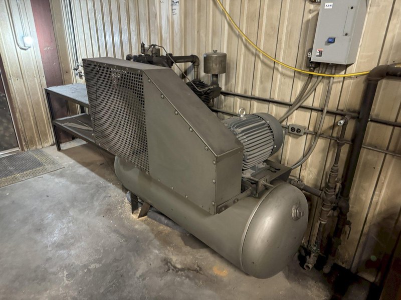 10 HP PISTON TYPE AIR COMPRESSOR. STOCK # 0344725