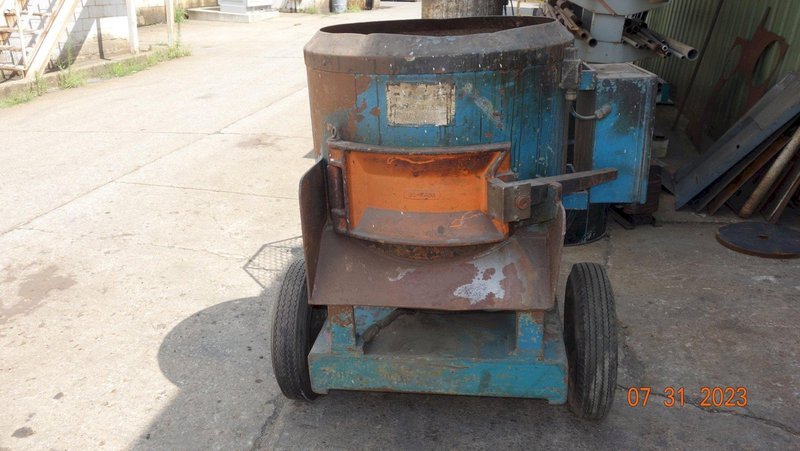 carver model 2cg portable mixer on wheels