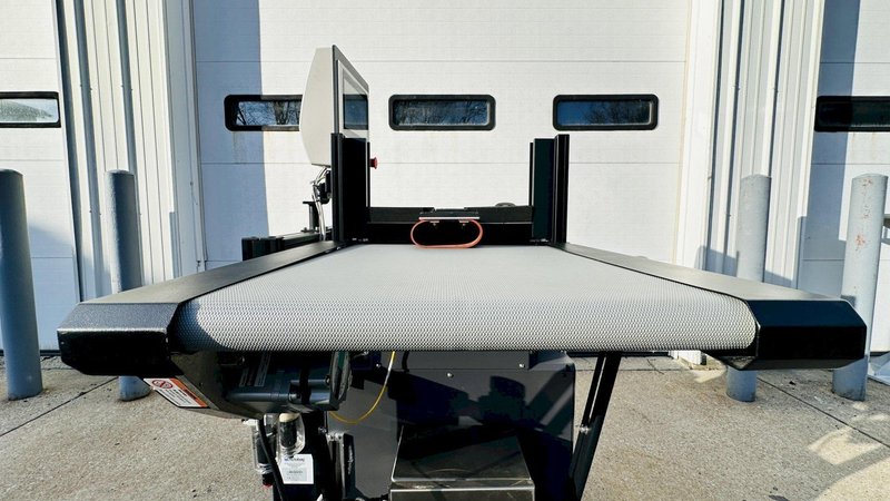 Automated Packaging Systems | Autobag 600 Bagger System  |  Vertical Orientation for Package Fulfilment with Powered Outfeed Conveyor