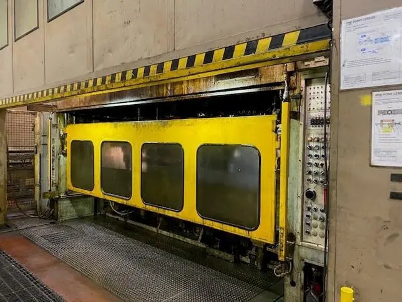 USED FUKUI 1,100 TON STRAIGHT SIDE TRANSFER PRESS MODEL TTD1100T2, Year: 1996