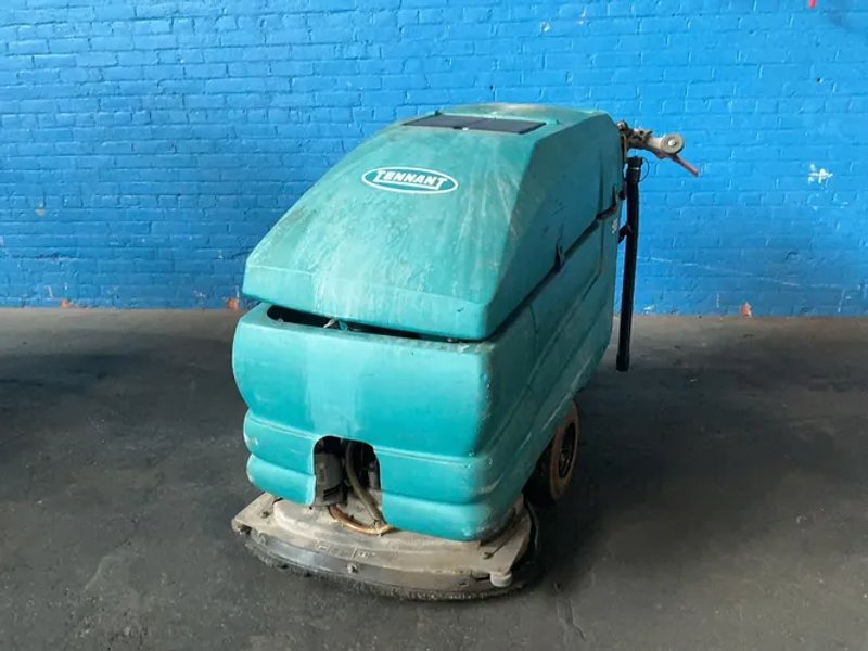 Tennant 28" Floor Scrubber - 5680