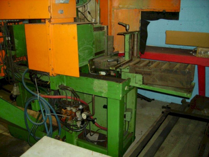 10.25" X 10.25" KASTO MODEL SSB260VA FULLY AUTOMATIC VERTICAL BANDSAW. STOCK # 1061923.