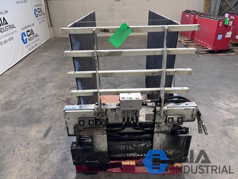 2,500 LB. CASCADE MODEL 25D-CCS-35QR4 HYDRAULIC CARTON CLAMP