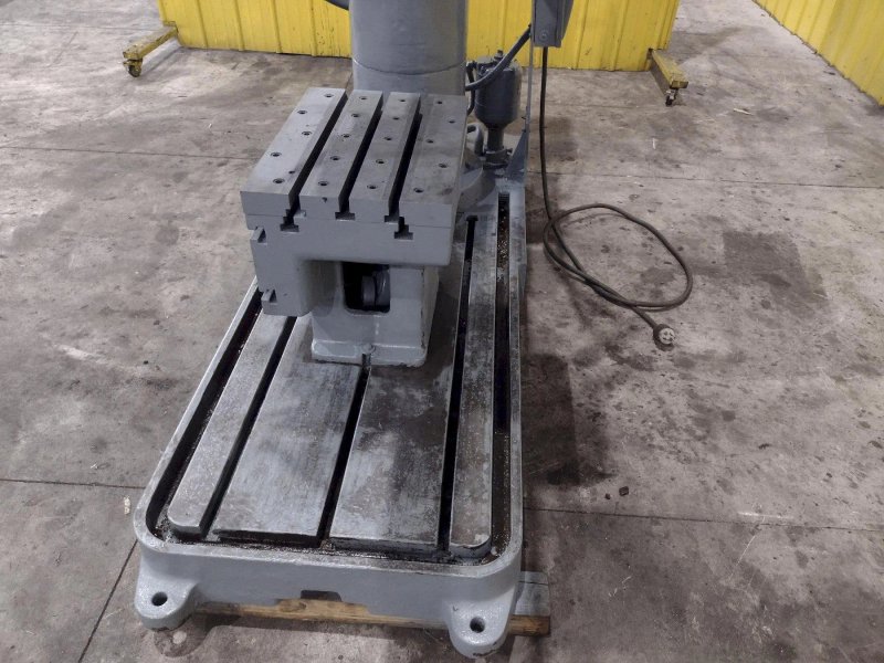 4' X 9" CARLTON 1A RADIAL ARM DRILL. STOCK # 0992325