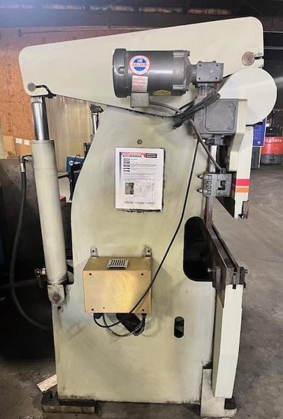 60 Ton x 6′ Accurpress 7606 Hydraulic Press Brake, 1998 – CNC Backgauge, Foot Pedal