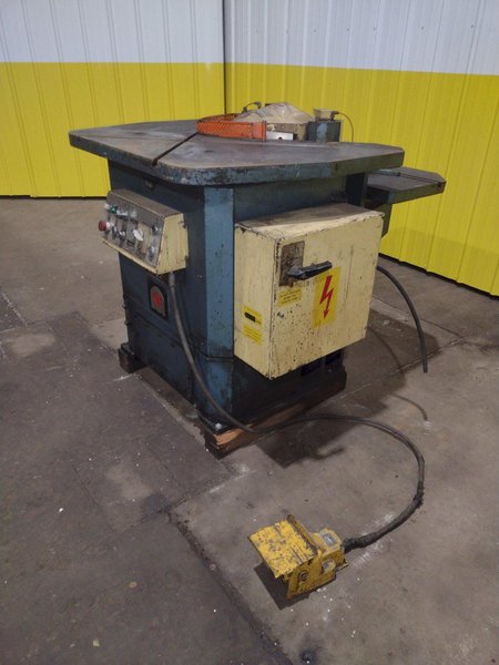 8" X 8" X 1/8" AMADA MODEL #CSW-220 DUAL HEAD CORNER NOTCHER &amp; COPER: STOCK #10339