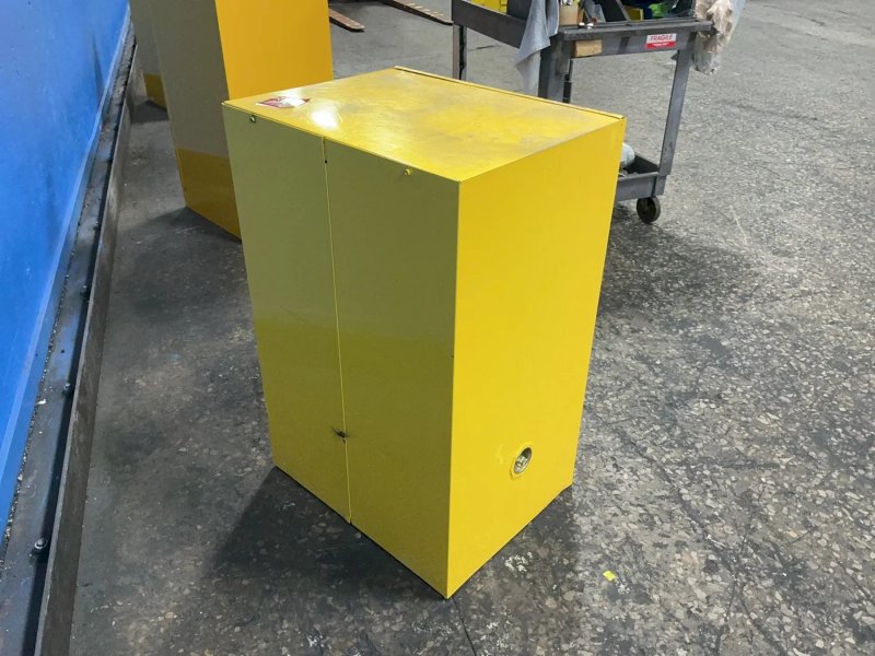 Justrite 12 Gallons Flammable Liquid Storage Cabinet - Sure-grip Ex