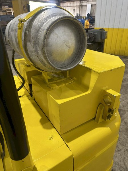 12,000 LB CATERPILLAR PROPANE FORKLIFT: STOCK #17999