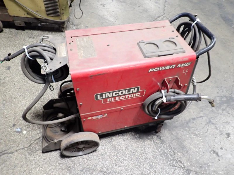 Lincoln Electric  250 A  Welder - Power Mig 256