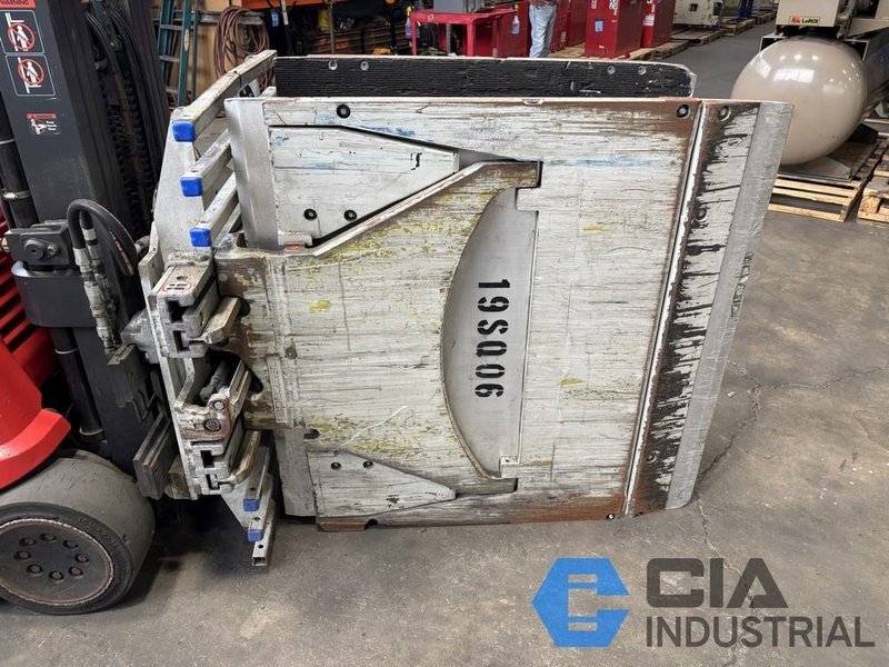 2019 - 2,500 LB. CASCADE MODEL 25D35065 ROTATING HYDRAULIC CARTON CLAMP ATTACHMENT