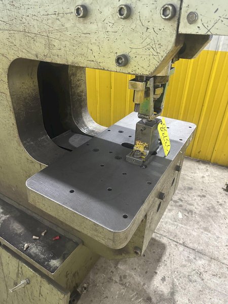 110 TON PIRANHA MODEL #PII 110 HYDRAULIC IRONWORKER: STOCK #23738