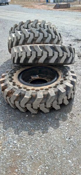 6,000 LB X 24' GRADALL MODEL #524 OFF ROAD TELEHANDLER, WITH SOLID RUBBER TIRES: YOBRO #25163