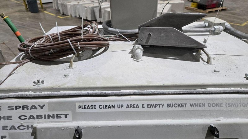 CLEMCO PULSAR PRESSURE BLAST CABINET 600 CFM USED