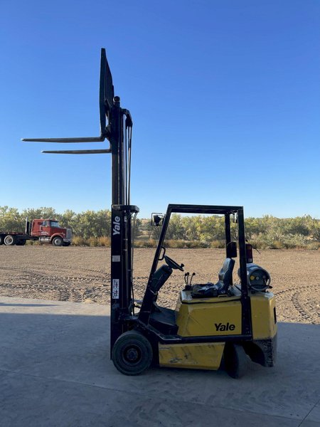 4,000 LBS YALE PROPANE FORKLIFT: STOCK #75781