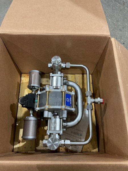 GRACO  25:1 BELLOWS PUMP, SST, UHMWPE SEALS 220668 NIB