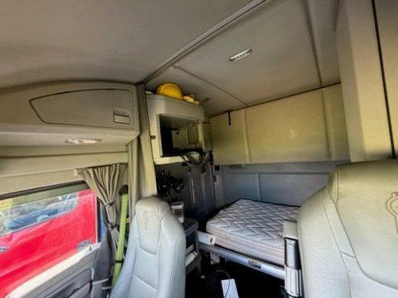 Kenworth T680 Sleeper Semi Truck Tractor, 2017 – Class 8 Diesel, 1,108,202 Miles