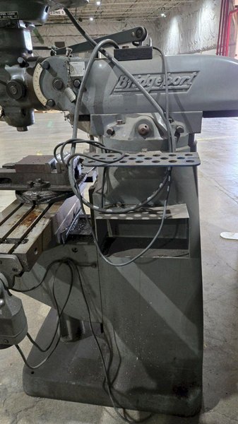 BRIDGEPORT SERIES I VERTICAL MILL 2HP 3 PH 220V USED