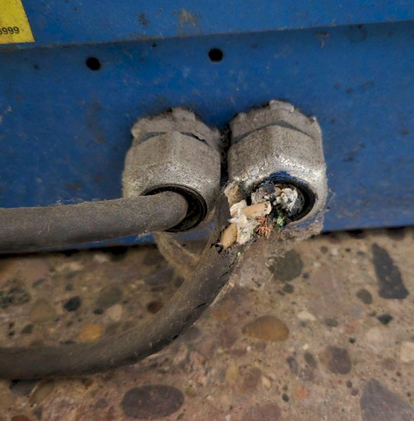 SOUTHWORTH ROLL C2.5-28 Platform Lifter 2500 lbs Capacity USED – AS-IS