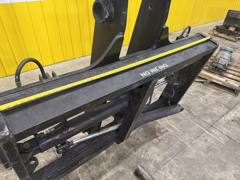 30,000 LBS SUPERIOR FAB MODEL #98-105-617 FORKLIFT MAST: YOBRO #23993