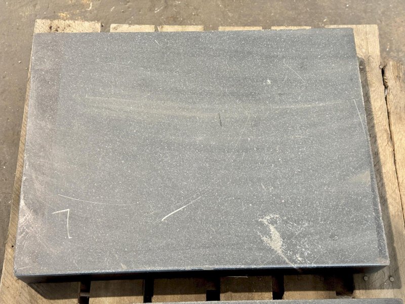 24" X 18" X 3" GRANITE SURFACE PLATE. STOCK # 1086326