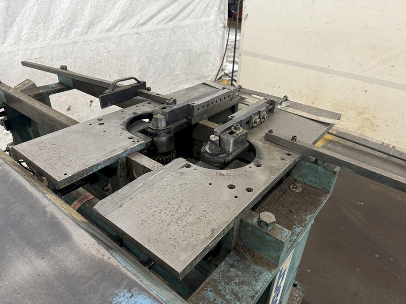 36" LUBOW DWB-2 DOUBLE END HORIZONTAL BENDER. STOCK # 0308822